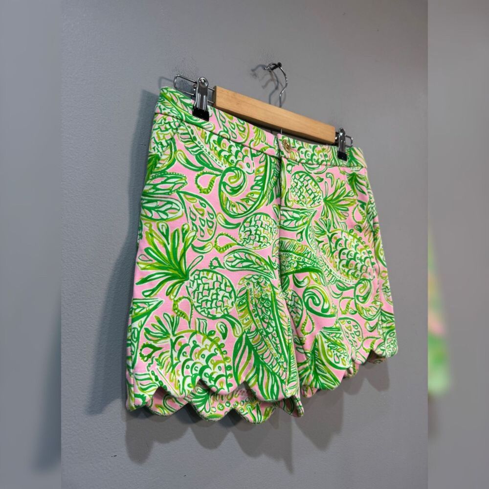 Pink/Green Lilly Pulitzer Scalloped Hem Shorts Size 00 Like New - Picture 3 of 5